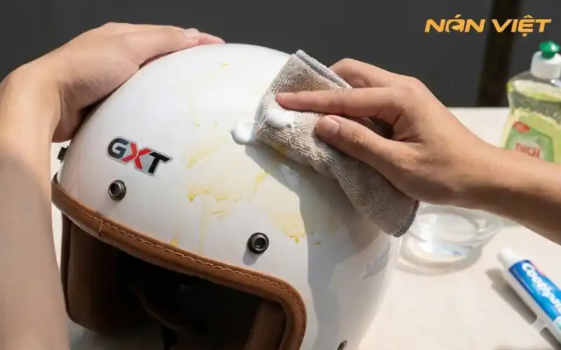 Cách Làm Trắng Nón Bảo Hiểm Bị Ố Vàng Bằng Nước Rửa Chén Và Kem Đánh